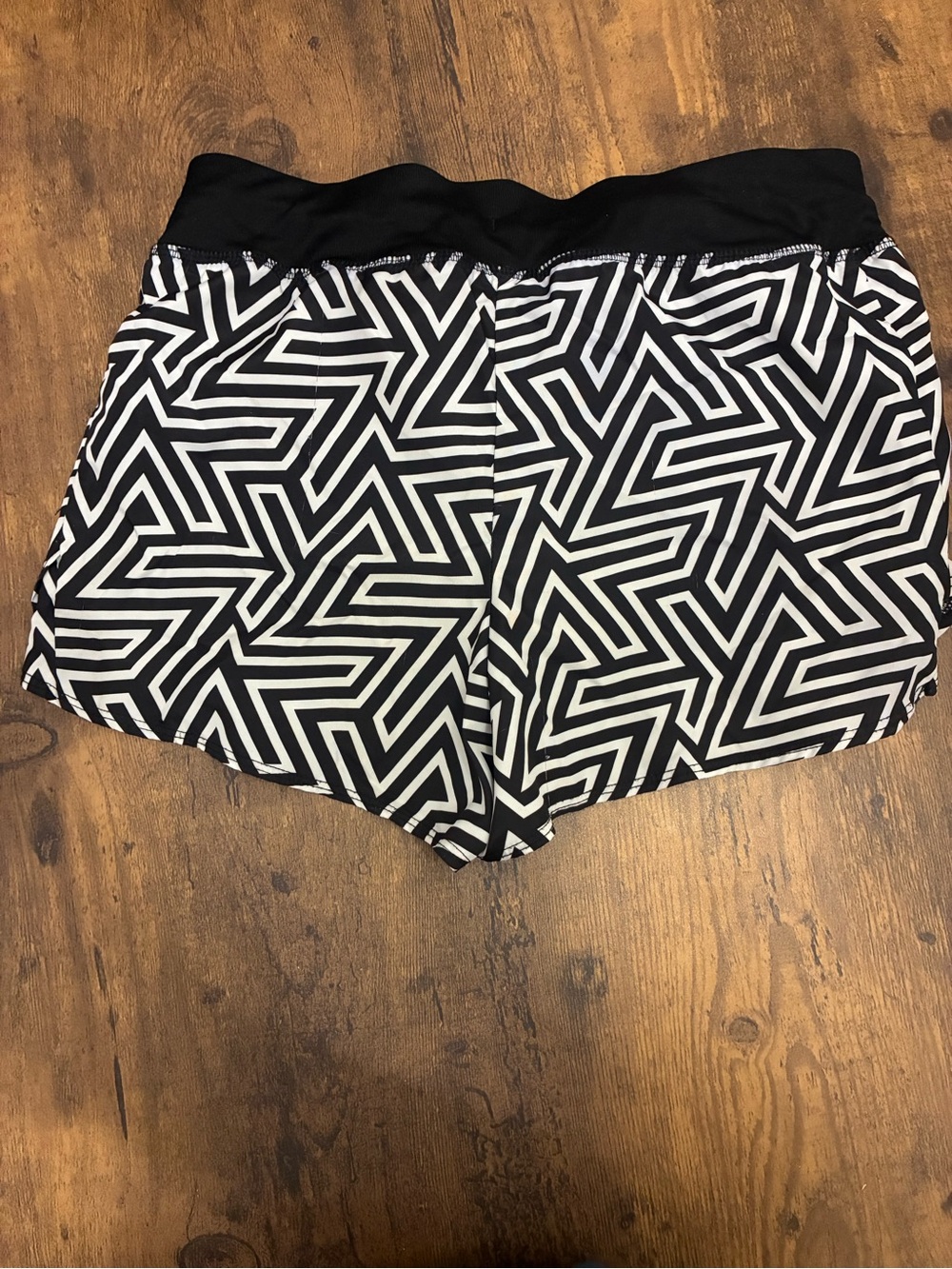 Athletic Works Girl’s Large Geometric Athletic Shorts - Picture 6 of 7
